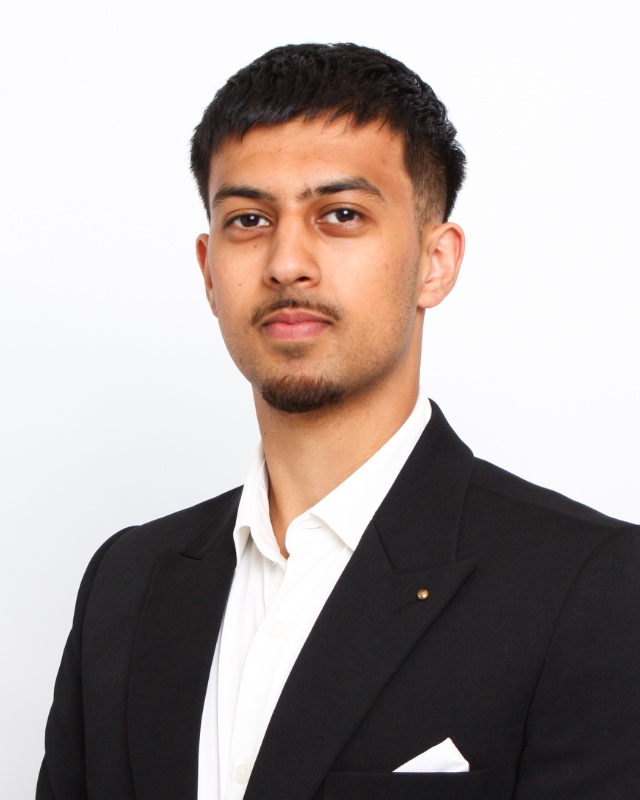 Mase Mahmood headshot